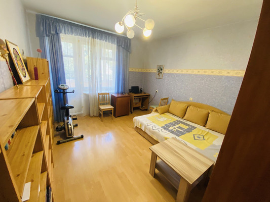 Продам трехкомнатную (3-комн.) квартиру, Чавайна б-р, 43, Йошкар-Ола г
