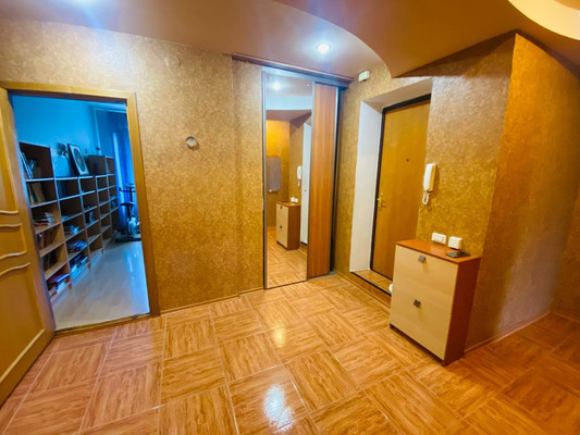 Продам трехкомнатную (3-комн.) квартиру, Чавайна б-р, 43, Йошкар-Ола г