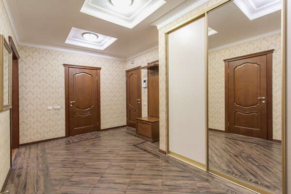 Продам трехкомнатную (3-комн.) квартиру, Театральная ул, 2, Воронеж г