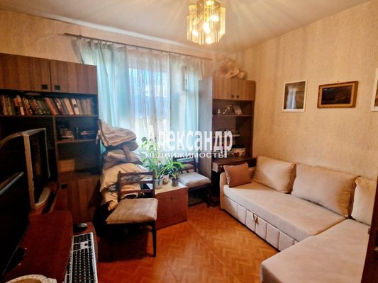 Продам трехкомнатную (3-комн.) квартиру, Королёва пр-кт, 24к1, Санкт-Петербург г