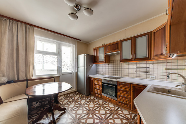 Продам трехкомнатную (3-комн.) квартиру, Мельникова пр-кт, 19, Химки г