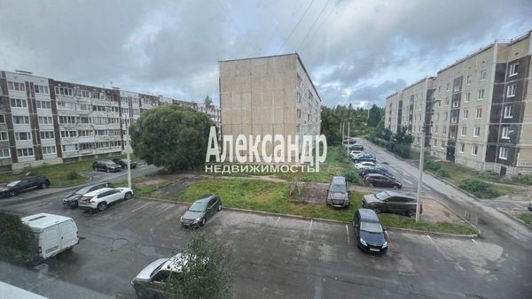 Продам трехкомнатную (3-комн.) квартиру, Лесная ул, 9, Светогорск г