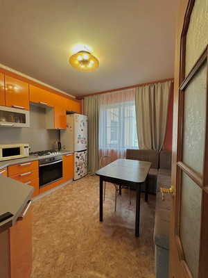 Продам трехкомнатную (3-комн.) квартиру, Батецкая ул, 21к1, Великий Новгород г