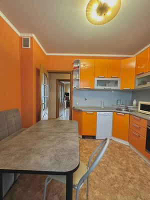 Продам трехкомнатную (3-комн.) квартиру, Батецкая ул, 21к1, Великий Новгород г