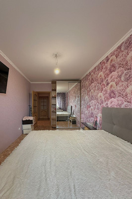 Продам трехкомнатную (3-комн.) квартиру, Батецкая ул, 21к1, Великий Новгород г