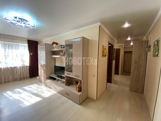 Продам трехкомнатную (3-комн.) квартиру, Ленина ул, 201, Крымск г