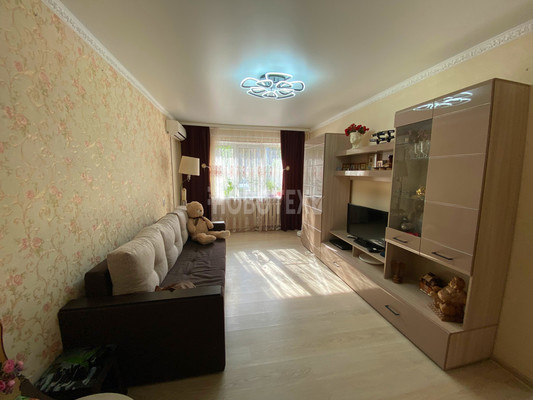 Продам трехкомнатную (3-комн.) квартиру, Ленина ул, 201, Крымск г