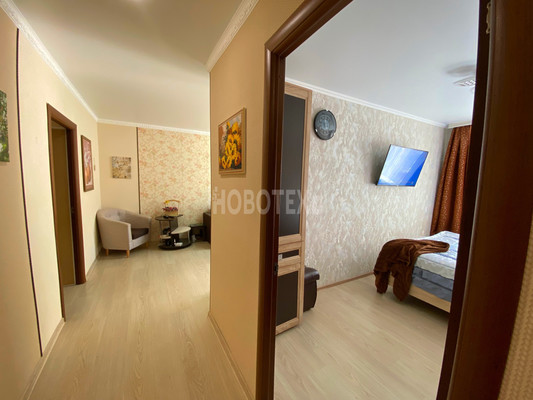 Продам трехкомнатную (3-комн.) квартиру, Ленина ул, 201, Крымск г