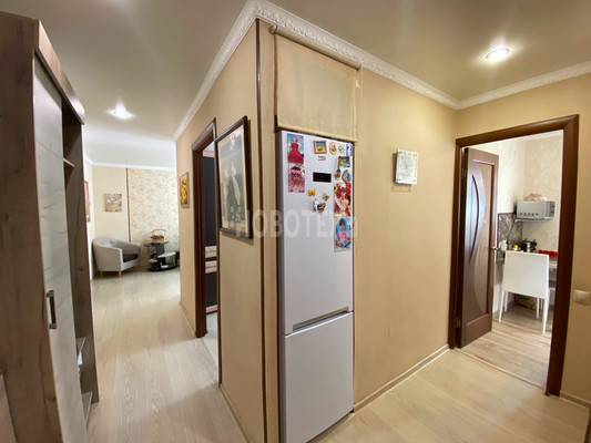 Продам трехкомнатную (3-комн.) квартиру, Ленина ул, 201, Крымск г