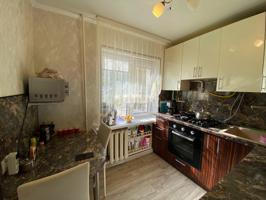 Продам трехкомнатную (3-комн.) квартиру, Ленина ул, 201, Крымск г