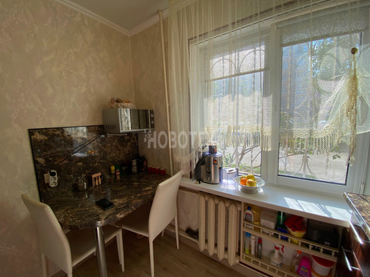 Продам трехкомнатную (3-комн.) квартиру, Ленина ул, 201, Крымск г