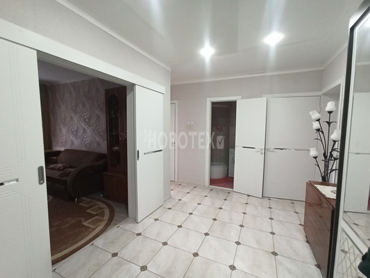 Продам трехкомнатную (3-комн.) квартиру, Карла Либкнехта ул, 19а, Крымск г