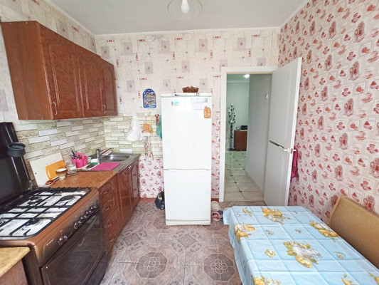 Продам трехкомнатную (3-комн.) квартиру, Карла Либкнехта ул, 19а, Крымск г