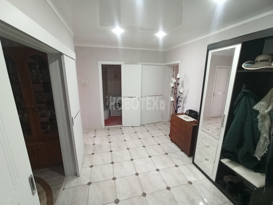 Продам трехкомнатную (3-комн.) квартиру, Карла Либкнехта ул, 19а, Крымск г