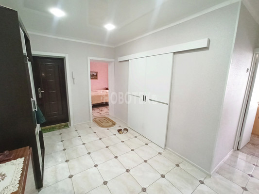 Продам трехкомнатную (3-комн.) квартиру, Карла Либкнехта ул, 19а, Крымск г