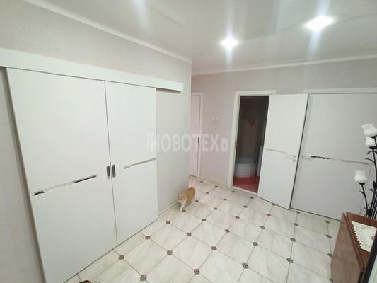 Продам трехкомнатную (3-комн.) квартиру, Карла Либкнехта ул, 19а, Крымск г