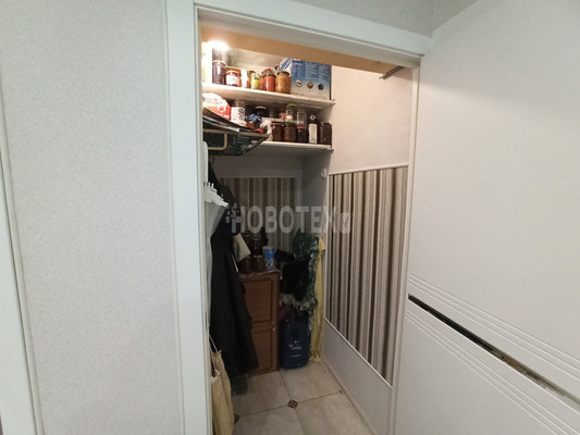 Продам трехкомнатную (3-комн.) квартиру, Карла Либкнехта ул, 19а, Крымск г