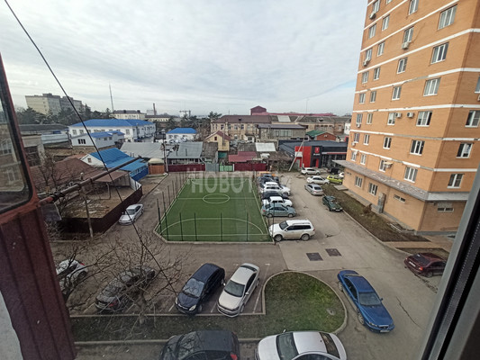 Продам трехкомнатную (3-комн.) квартиру, Карла Либкнехта ул, 19а, Крымск г