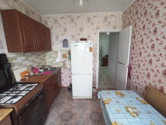 Продам трехкомнатную (3-комн.) квартиру, Карла Либкнехта ул, 19а, Крымск г