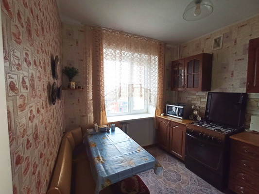 Продам трехкомнатную (3-комн.) квартиру, Карла Либкнехта ул, 19а, Крымск г