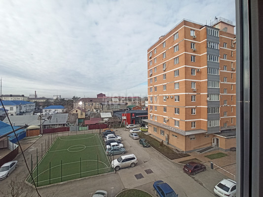 Продам трехкомнатную (3-комн.) квартиру, Карла Либкнехта ул, 19а, Крымск г