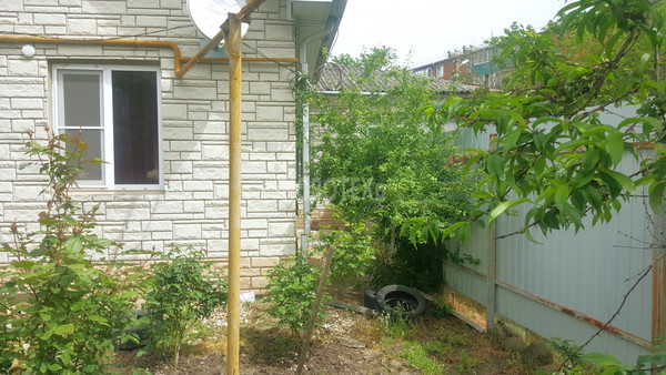 Продам трехкомнатную (3-комн.) квартиру, Горная ул, 14, Крымск г