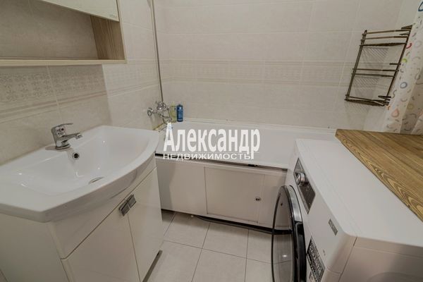 Продам двухкомнатную (2-комн.) квартиру, Голландская ул, 3к1, Янино-1 гп