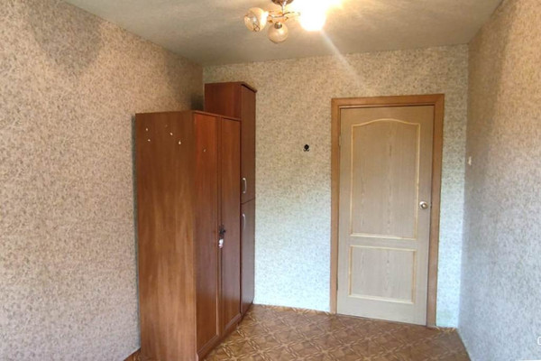 Продам трехкомнатную (3-комн.) квартиру, Володарского ул, 34, Гатчина г