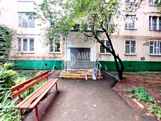 Продам трехкомнатную (3-комн.) квартиру, Клинская ул, 11, Москва г