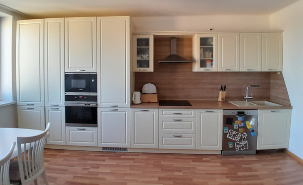 Продам трехкомнатную (3-комн.) квартиру, Водоемная ул, 80/2, Екатеринбург г