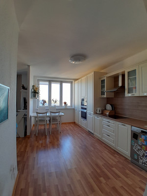 Продам трехкомнатную (3-комн.) квартиру, Водоемная ул, 80/2, Екатеринбург г
