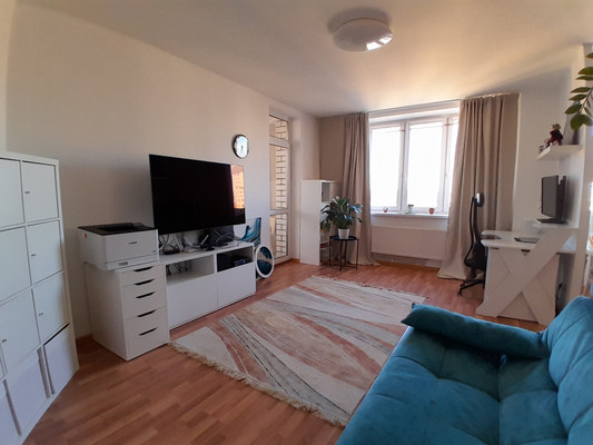 Продам трехкомнатную (3-комн.) квартиру, Водоемная ул, 80/2, Екатеринбург г