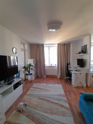 Продам трехкомнатную (3-комн.) квартиру, Водоемная ул, 80/2, Екатеринбург г