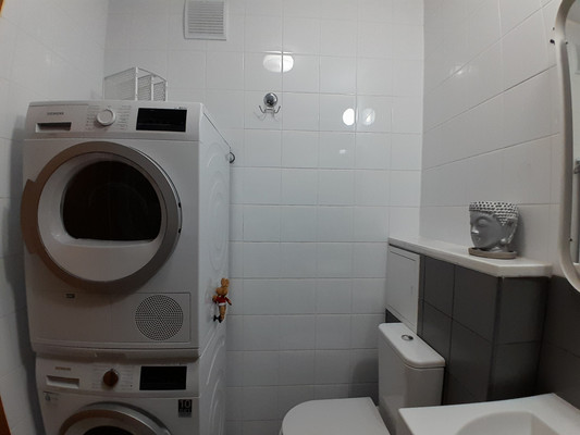Продам трехкомнатную (3-комн.) квартиру, Водоемная ул, 80/2, Екатеринбург г