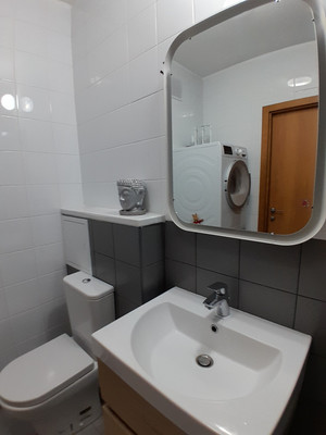 Продам трехкомнатную (3-комн.) квартиру, Водоемная ул, 80/2, Екатеринбург г