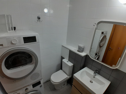 Продам трехкомнатную (3-комн.) квартиру, Водоемная ул, 80/2, Екатеринбург г