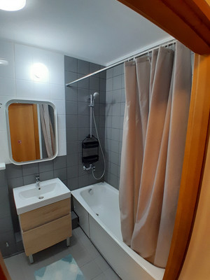 Продам трехкомнатную (3-комн.) квартиру, Водоемная ул, 80/2, Екатеринбург г