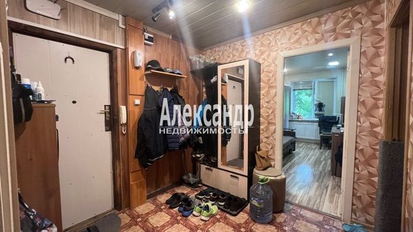 Продам трехкомнатную (3-комн.) квартиру, Рубежная ул, 18, Выборг г