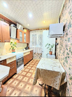 Продам трехкомнатную (3-комн.) квартиру, Ломоносова ул, 10, Мурманск г