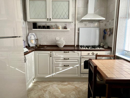 Продам трехкомнатную (3-комн.) квартиру, Ленина пр-кт, 13, Новороссийск г