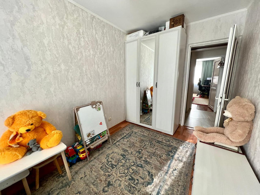 Продам трехкомнатную (3-комн.) квартиру, Ленина пр-кт, 13, Новороссийск г