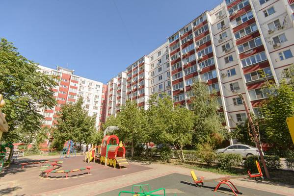Продам трехкомнатную (3-комн.) квартиру, Днепропетровская ул, 48Б, Ростов-на-Дону г