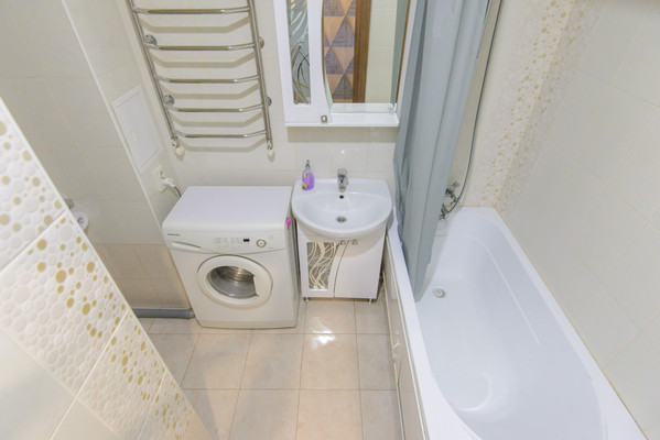 Продам трехкомнатную (3-комн.) квартиру, Днепропетровская ул, 48Б, Ростов-на-Дону г