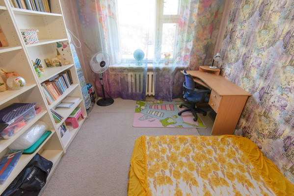 Продам трехкомнатную (3-комн.) квартиру, Днепропетровская ул, 48Б, Ростов-на-Дону г