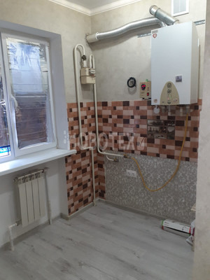 Продам трехкомнатную (3-комн.) квартиру, Горная ул, 2, Крымск г