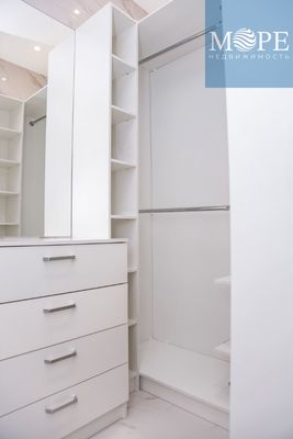 Продам трехкомнатную (3-комн.) квартиру, Гагринская (Хостинский р-н) ул, 3/8, Сочи г