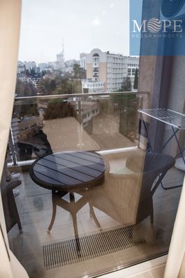 Продам трехкомнатную (3-комн.) квартиру, Гагринская (Хостинский р-н) ул, 3/8, Сочи г