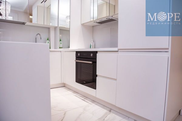 Продам трехкомнатную (3-комн.) квартиру, Гагринская (Хостинский р-н) ул, 3/8, Сочи г