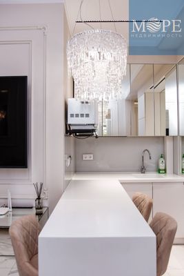 Продам трехкомнатную (3-комн.) квартиру, Гагринская (Хостинский р-н) ул, 3/8, Сочи г