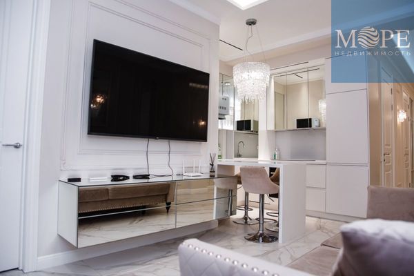 Продам трехкомнатную (3-комн.) квартиру, Гагринская (Хостинский р-н) ул, 3/8, Сочи г